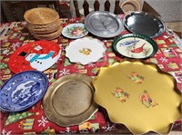 Set of Trays and Paper Plate Holders