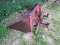 7ft. Loader Bucket Mtd. on 2pt. Bale Carrier