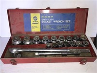 21-piece 3/4? drive Socket Set. Comes with metal