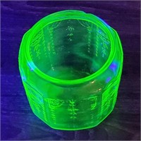 URANIUM GLASS JAR 
NO LID 1 CHIP