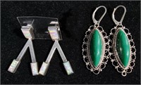 2 PAIRS SILVER OF EARRINGS, GREEN ONYX, OPALS