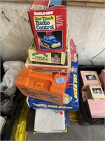 SELECTION OF TOYS AND GAMES: HOT WHEELS, MATCHBOX,