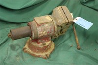 BENCH VISE WITH SWIVEL HEAD