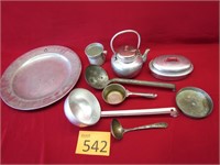 Assorted Aluminum / Other Kitchen Items