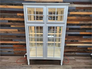 LIGHTED WHITE CURIO/DISPLAY CABINET (MISSING...