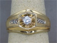 10K RING WITH .20CTS TW DIAMONDS. SIZE 9.