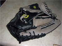 nice wilson baseball glove