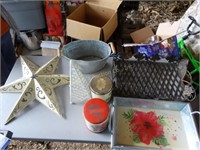 Assorted decorations: tins, trays, etc.
