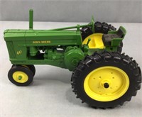 John Deere, 60 model, tractor, metal and plastic