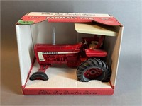 Ertl 1/16 Farmall 706