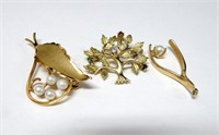 2-14k gold pins set with pearls, 5 gms & .333 gold