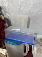 Plastic storage containers