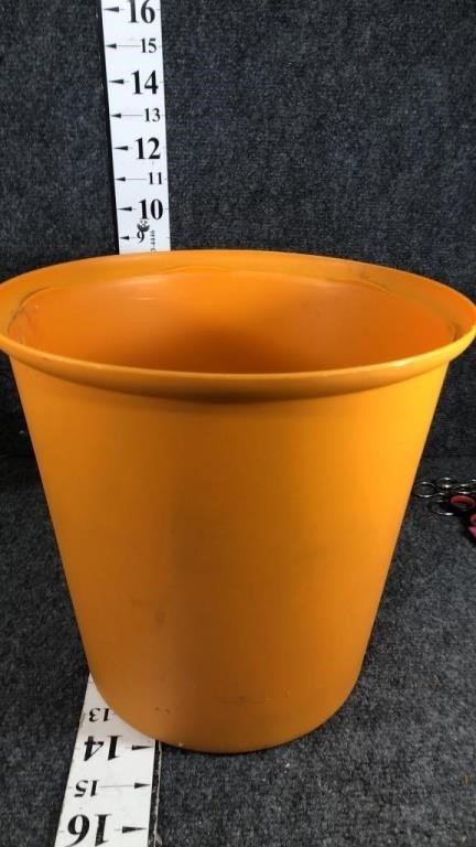 plastic bucket with jewelry making supplies & thre