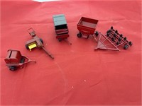 Bag of 5 Toys - Int'l Balers - Gravity Wagon