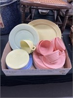 Colored dish box lot