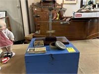 Antique Scale w/Weights