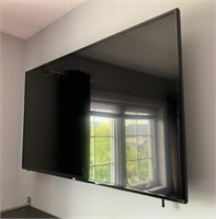 44" RCA Flatscreen Television with Wall Mount