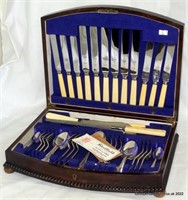 1920s Viners 44 piece Oak Cased Cutlery Set.