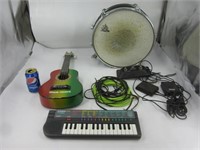 Petite guitare, clavier Casio et tambour