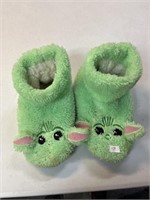 Youth small, fuzzy, Grogu slippers