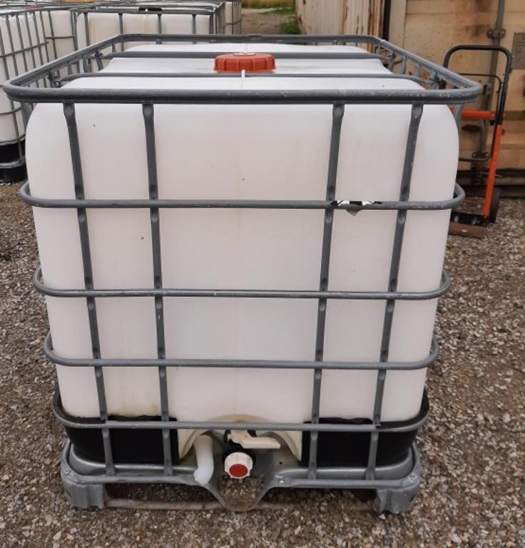 1000 liter (264 gallon) Water storage tank