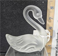 Fenton crystal velvet swan, 1978-88, 4"