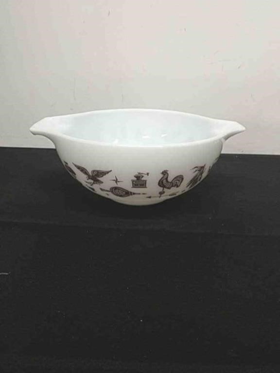 Vintage Pyrex early Americana 2.5 quart mixing