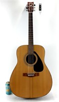 Guitare acoustique YAMAHA 40½" de long en bon état