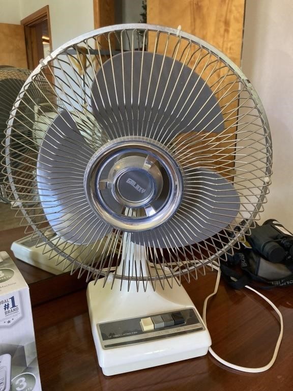 Galaxy 3-speed tabletop oscillating  fan