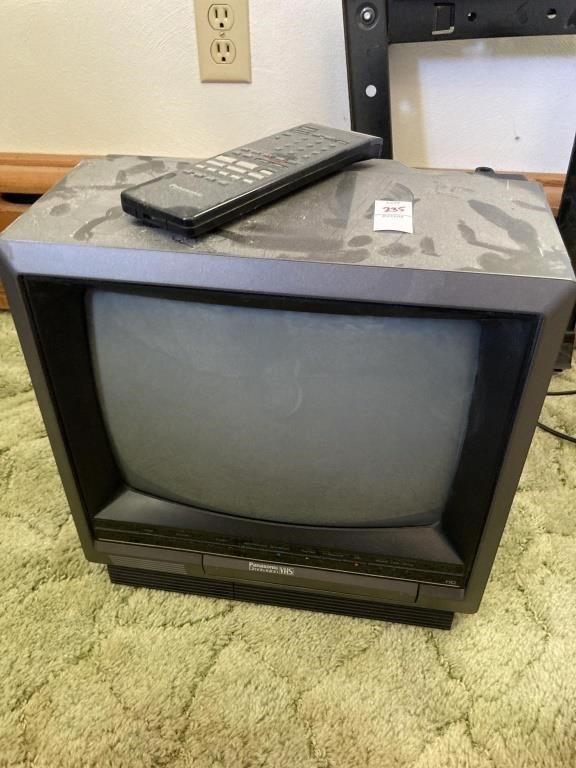 Panasonic VCR TV 13’’ diag screen w/ remote