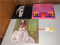 VINYLS NICE ARTISTS COVERS IN GREAT CONDITION