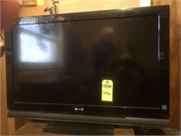 Sony 40" Tv, Magnavox Vhs- Dvd Player And