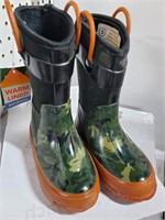 Boys Size 5 Neoprene Rubber Rain Boots