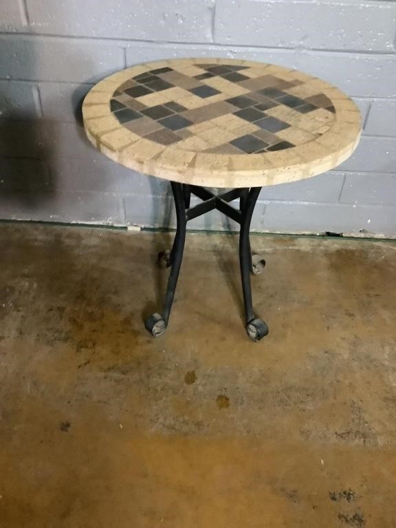 Patio End Table, 20in Tall X 20in Round Top