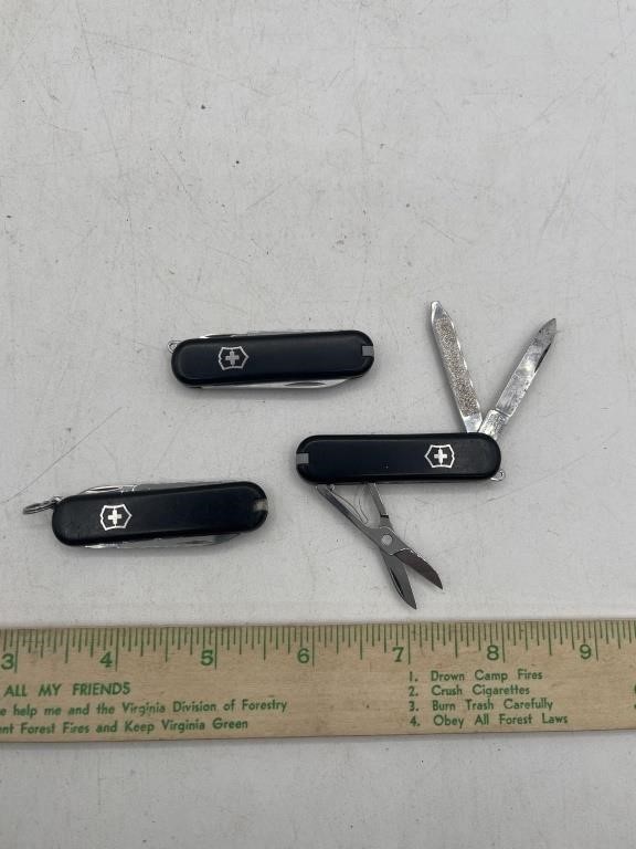 3 Victronix classic SD Black pick utility knifes