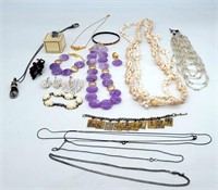 Estate Jewelry - Stauer Purple Bead Necklace ++