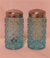 Vintage hobnail aqua blue salt & pepper shaker -