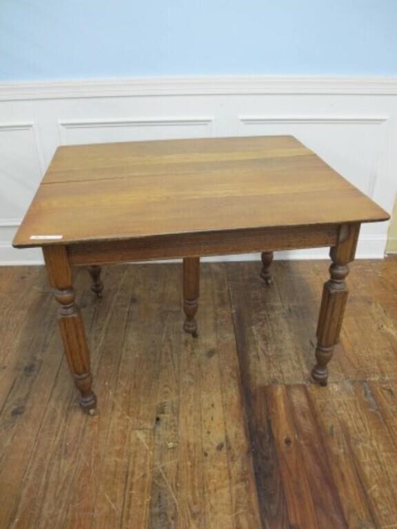 OAK KITCHEN TABLE 5 LEG. SOLID AND READY TO GO