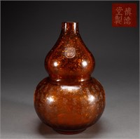 Qing Dynasty glass bottle with gourd