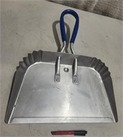 Large 17" Wide Aluminum Dust Pan