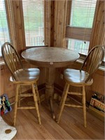 ROUND OAK PUB TABLETOP NEEDS SANDED HAS VENEER