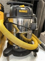 DEWALT STAINLESS STEEL WET/DRY VACUUM  NO BOX