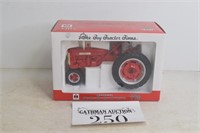 1/16 1999 Toy Tractor Times Farmall 230