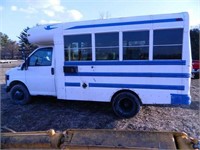 01 GMC C30 mini bus, (title), not running, diesel