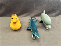 2 VINTAGE WATER TOYS, RUBBER DUCKY