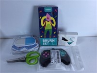 New Lot of 5 Assorted Items 
Includes: Keychain,