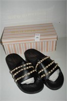 WILD DIVA LOUNGE WOMENS SLIPPERS SIZE 10