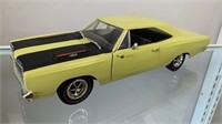 Ertl 1/18 1969 Plymouth Road Runner Die Cast