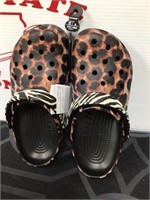 Crocs Men’s 6/Women’s 8 Animal Print Clogs Shoes