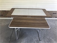 2 FOLDING TABLES